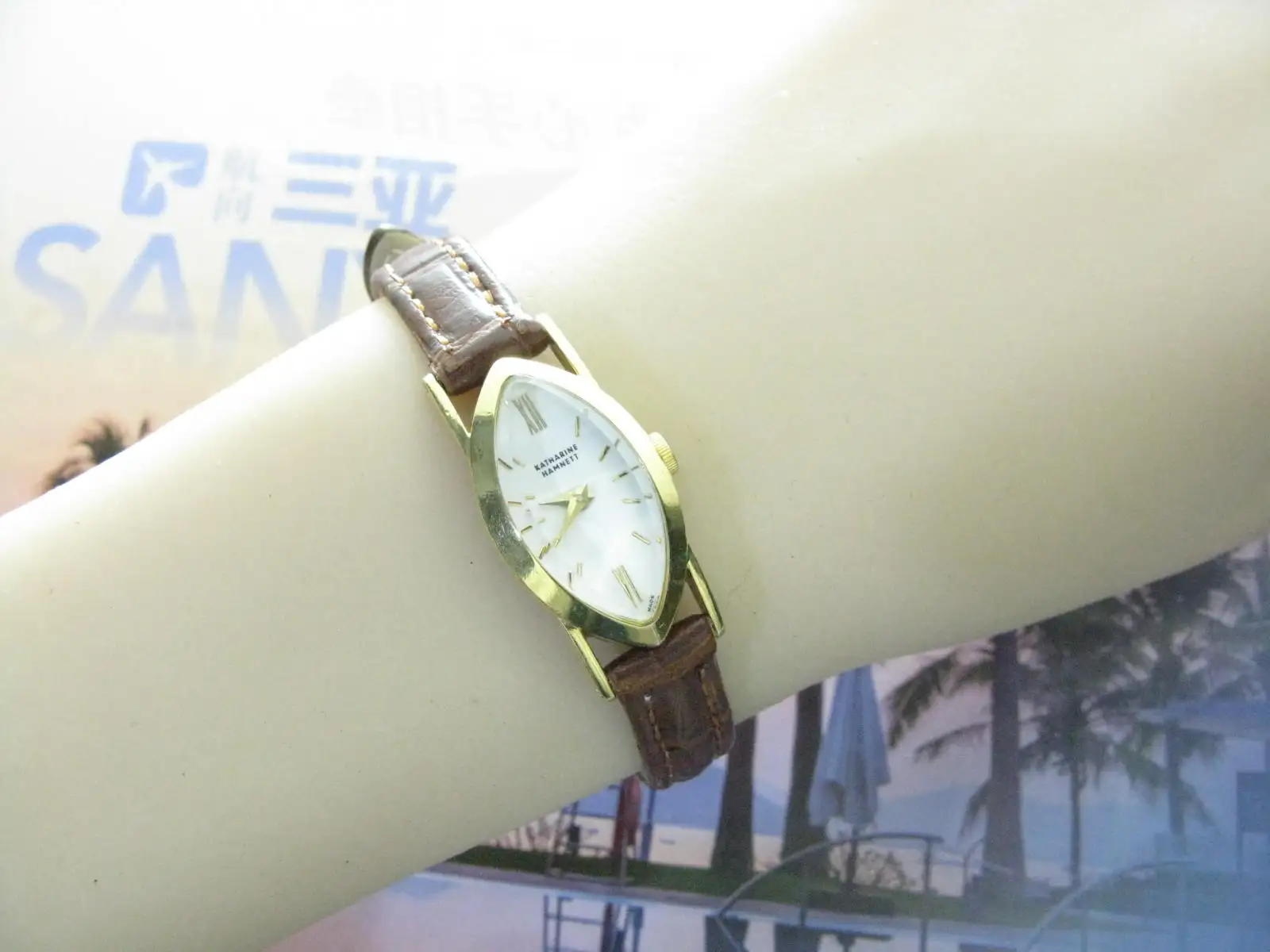 made in Japan（Very Small）Unknown katharine Willow leaf shape Quartz lady's watch