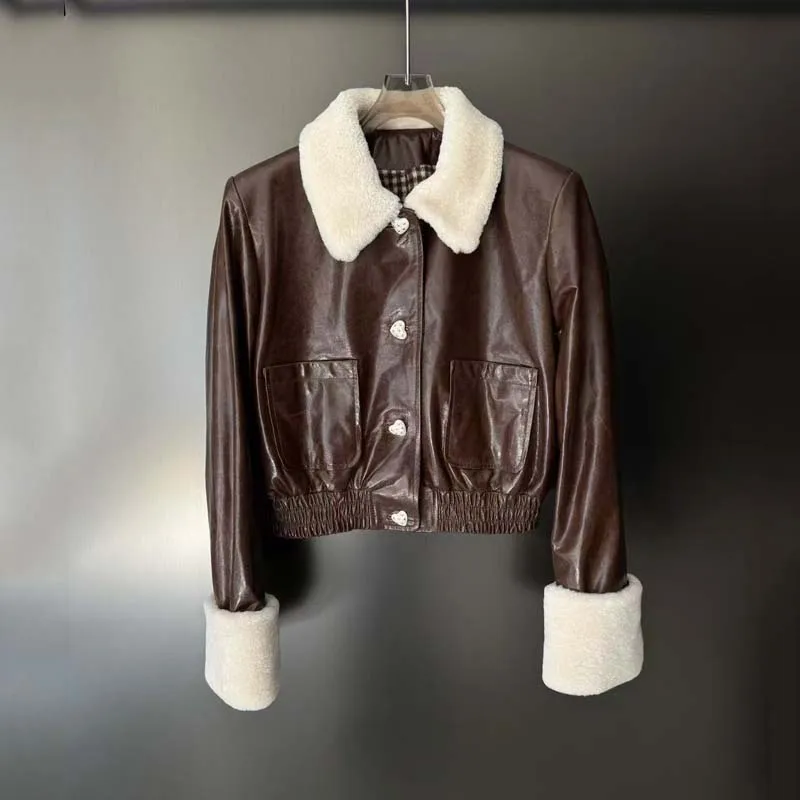 Chaqueta de cuero genuino de longitud corta 2025, nueva moda, cuello vuelto con lana auténtica de alta calidad