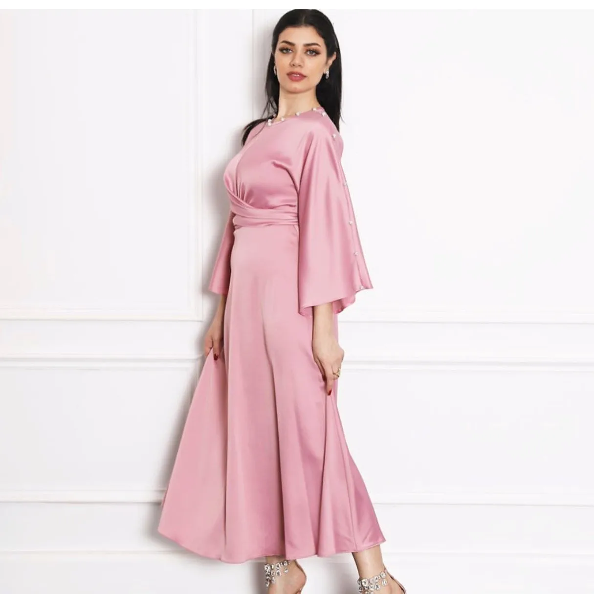 Sukienka maxi z satyny w stylu arabskim z Dubaju, na Bliski Wschód, z falbankami na rękawach, elegancka, jednolita, z koralikami, długa, dla muzułmanek.