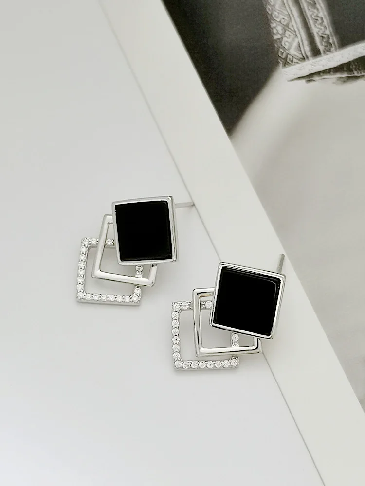 100% 925 Sterling Silver Stud Earrings for Women with Black Agate, High-grade and Luxurious