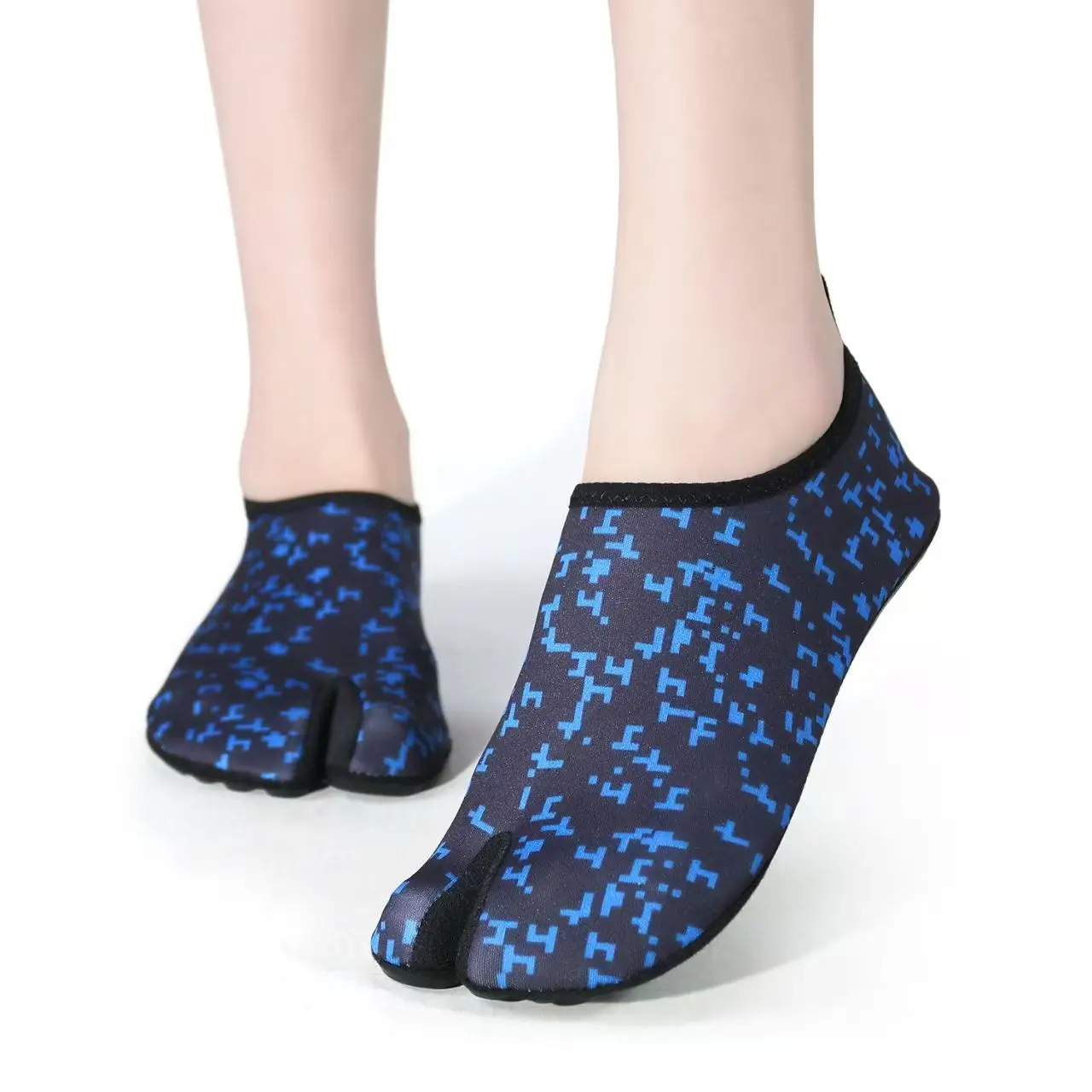 

Men Big Size Split Toe Outdoor Beach Swimming Shoes Lovers Soft sole Slip On Print Wading Shoes Indoor Fitness Yoga Shoes