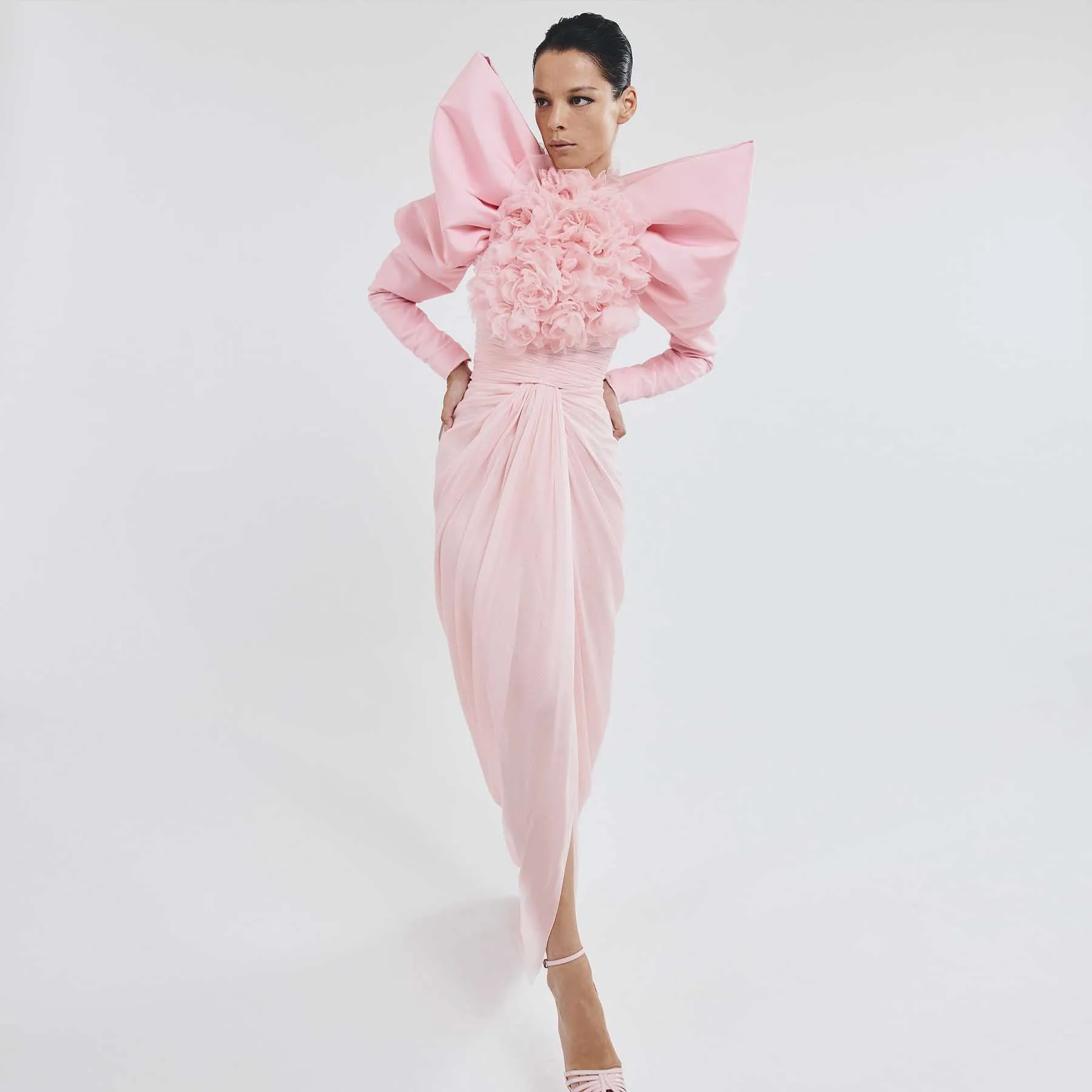 فستان لطيف وردي مطوي زهور ثلاثية الأبعاد فستان ماكسي للسهرة تصميم فريد ثنيات فساتين الحفلات الرسمية 2025 فستان حفل الحدث مخصص