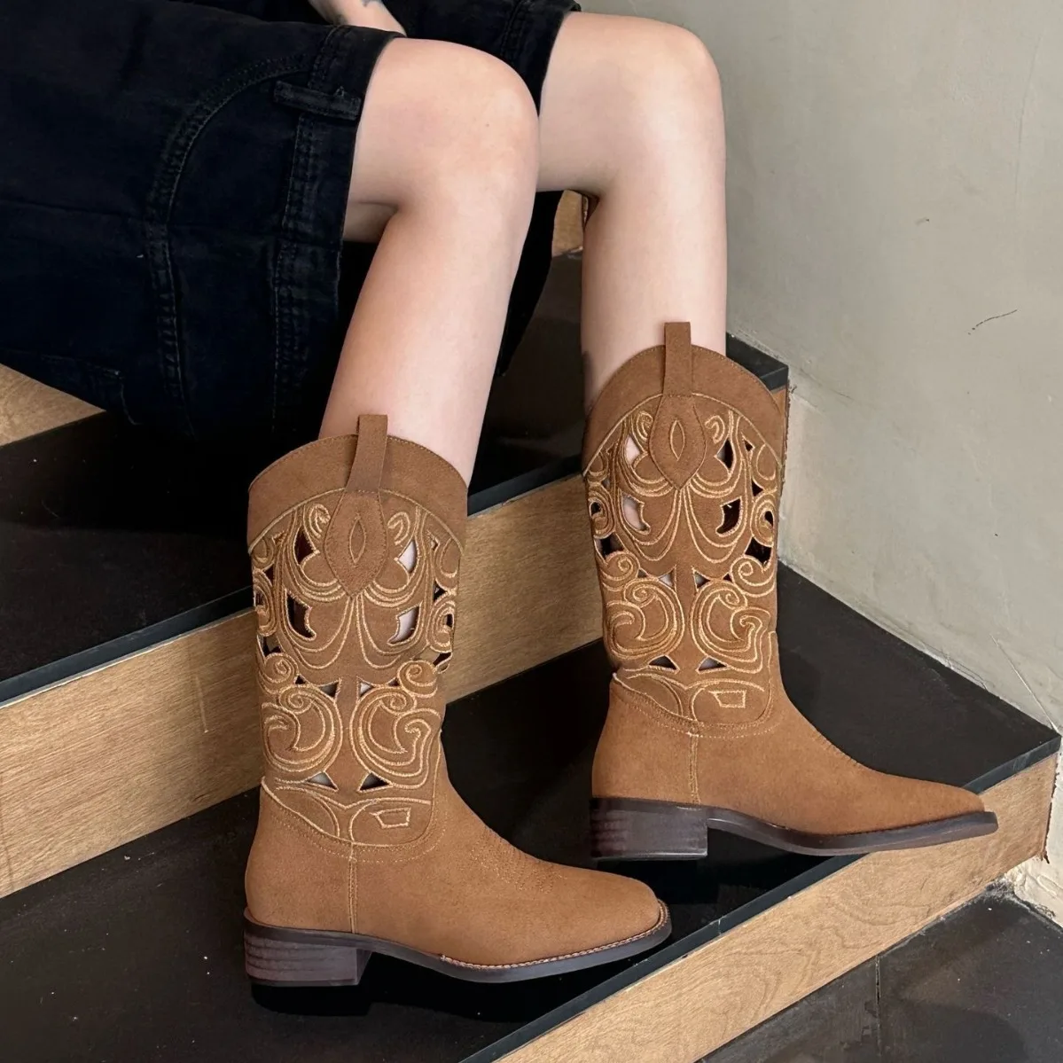 

Frosted Hollowed Out Embroidery Wide Leg Western Cowboy Boots for Women with Thick Heels and A Slim Mid Leg Knight Boots