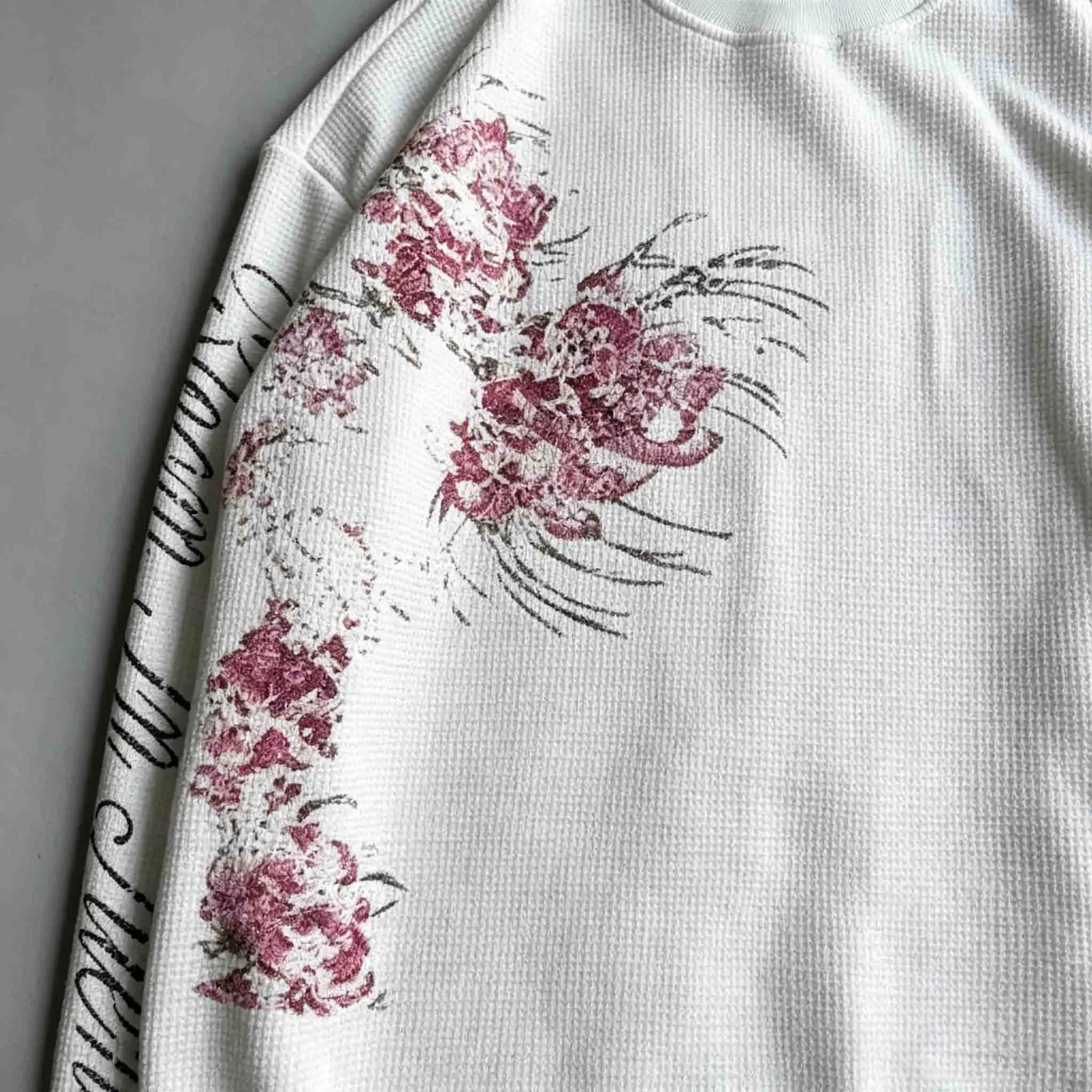 Herren/Damen Langarm-Shirt mit Spinnenlilien-Print und Waffelstruktur, Gothic Blumenmuster Oversized Freizeit-T-Shirt 2026 – Detail 2