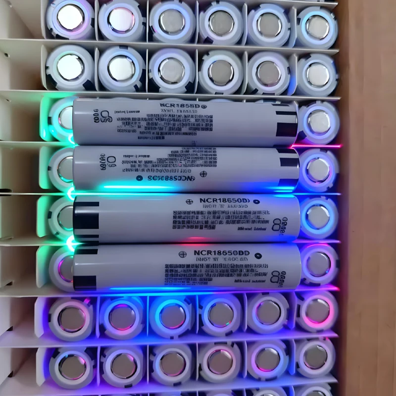 

NCR18650BD Rechargeable Li-ion Battery 3.7V 3200mAh for 89Sabers and ELF Saber Neopixel Lightaber part Flashlight Can Be Used