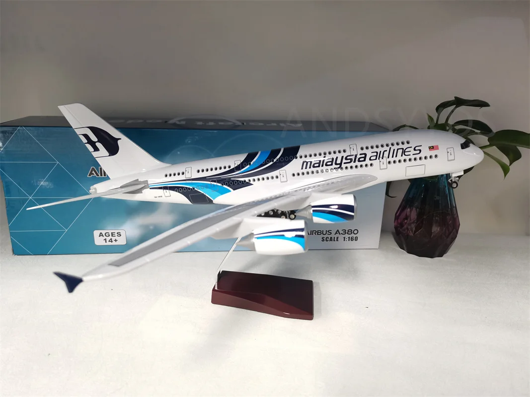 

46CM 1/160 Airplane Airbus 380 A380 Malaysia Airline Model Light Wheel Diecast Plane Collection Airliner Gift Toys Kids Display