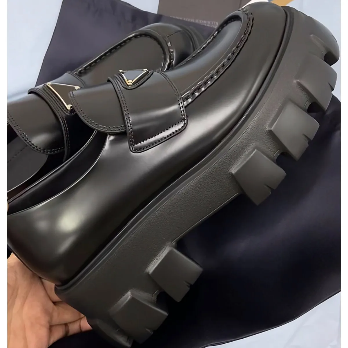 Mocasines de tacón grueso 2025 Nuevo estilo Cuero genuino Cabeza redonda Etiqueta triangular Plataforma de tacón grueso Equipo sin cordones para mujer Cuero...