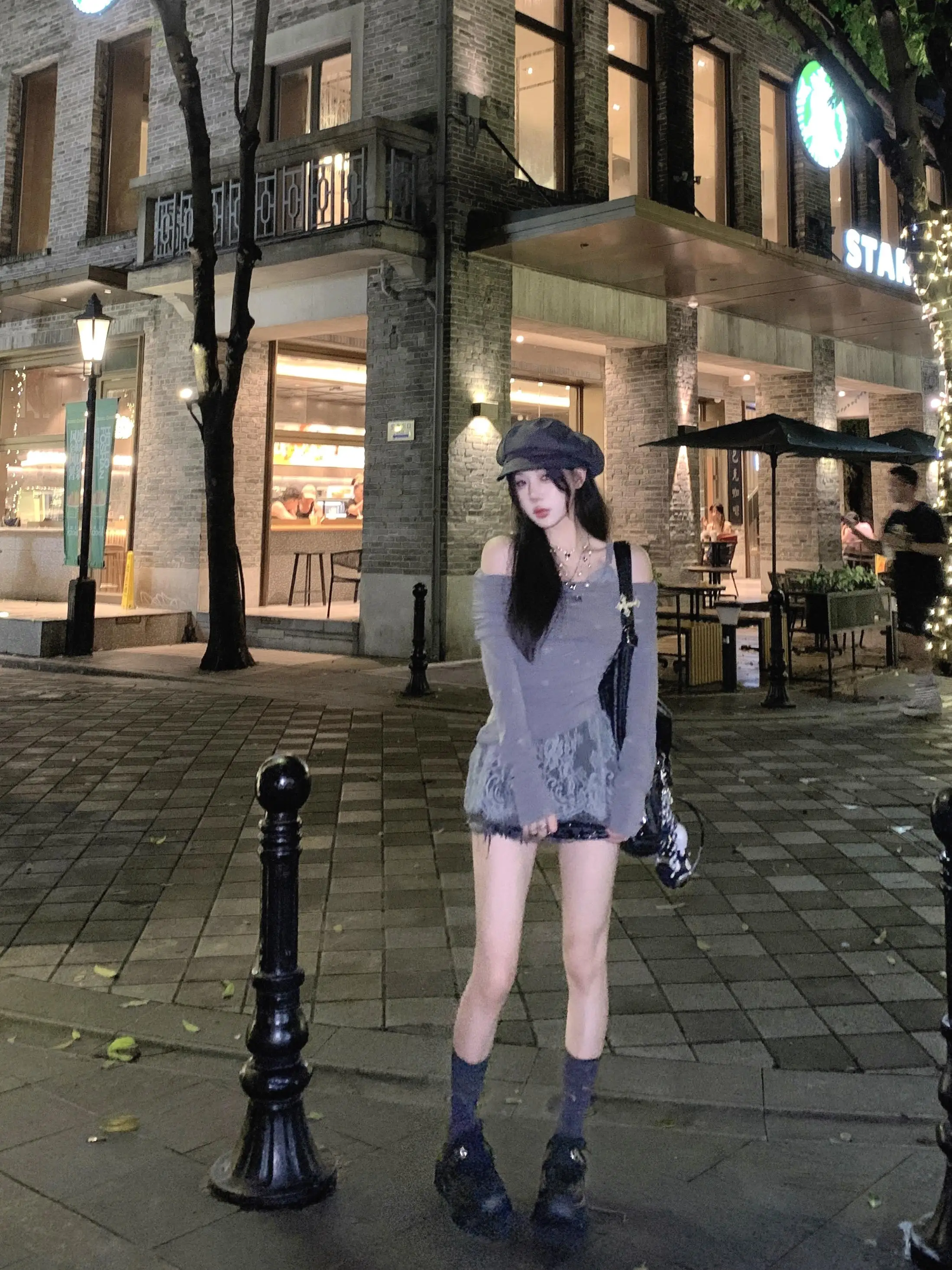 

Комплект Uoo Fan Xin: вязаный топ на одно плечо с кружевными вставками и длинные брюки, модный костюм с V-образным вырезом