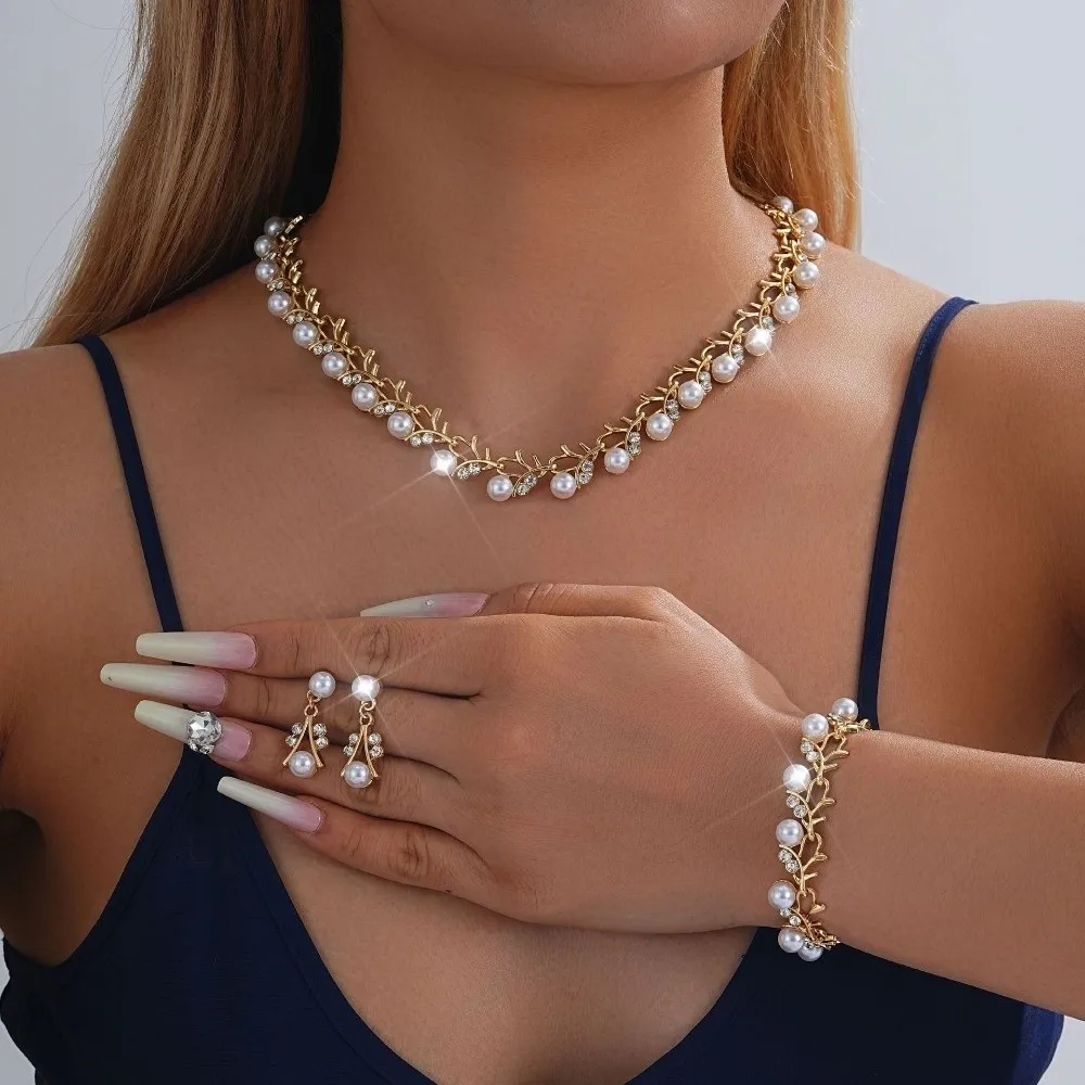 

4Pcs/set Alloy Material Vintage Jewelry Set Delicate Design Bracelet Necklace Set Sweet Style Pearl Jewelry Set Women Fashion