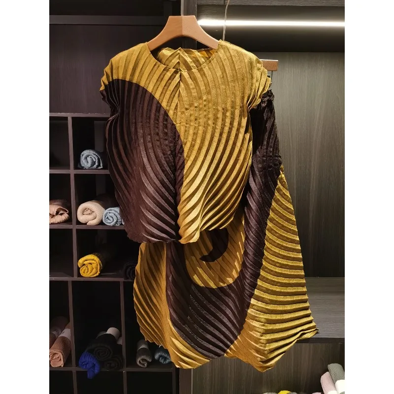 

Miyake Pleated Color Block T-Shirt 2026 Summer New Irregular Top Skirt 2-Piece Set Women Vacation Stretch Wrinkle-Free Clothing