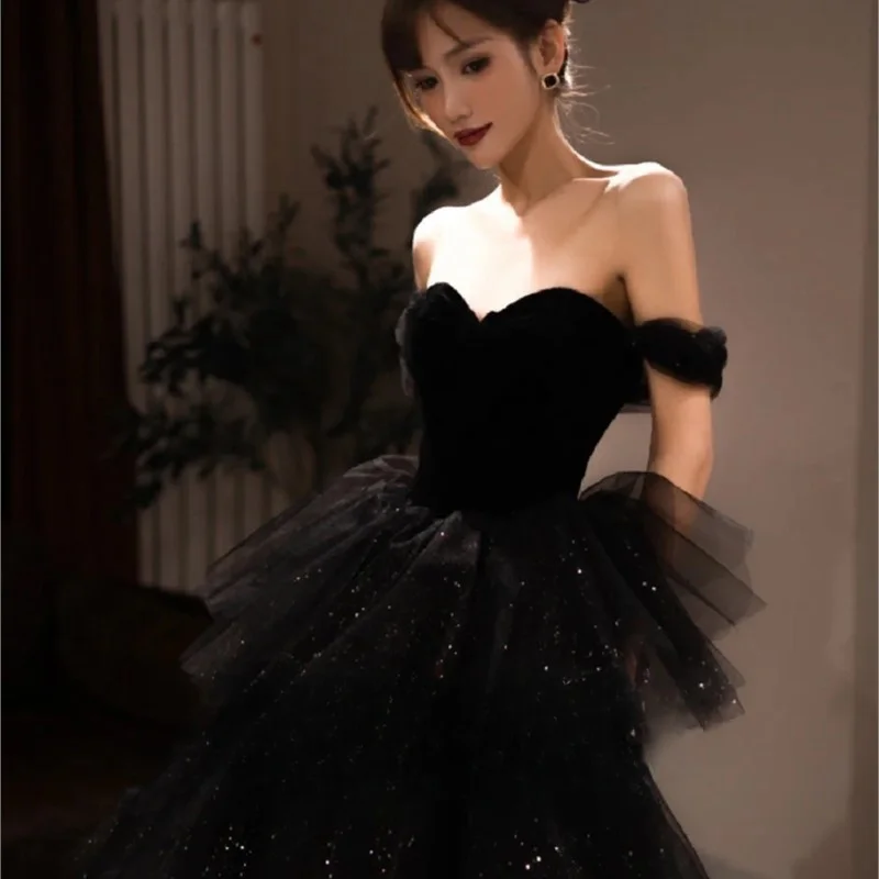 

Black one-shoulder female light luxury minority coming-of-age ceremony pomp banquet host art test sense dress