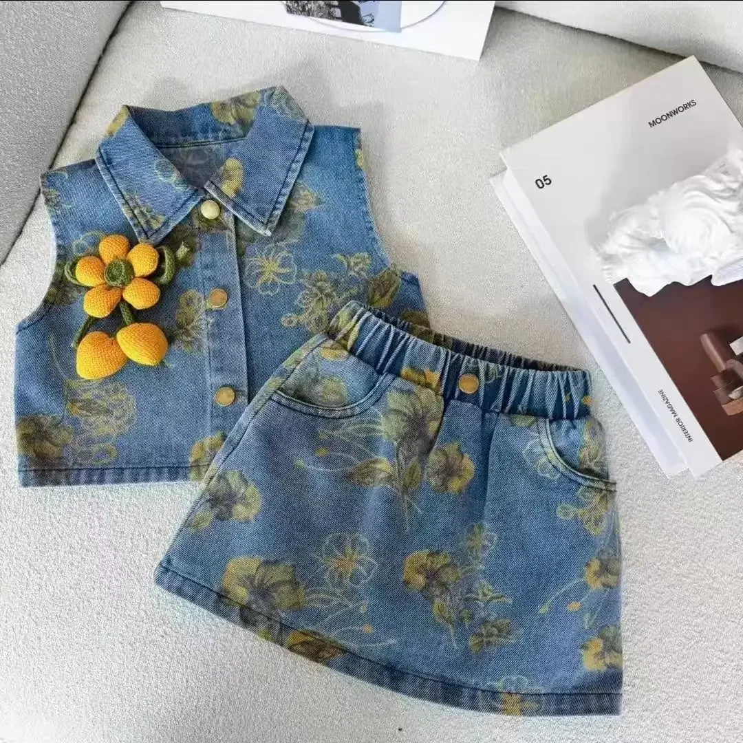 

Girls' Summer Outfit Set 2025 New Style Children's Summer Stylish Printed Denim Top and Skirt Two-piece Set Fashionable