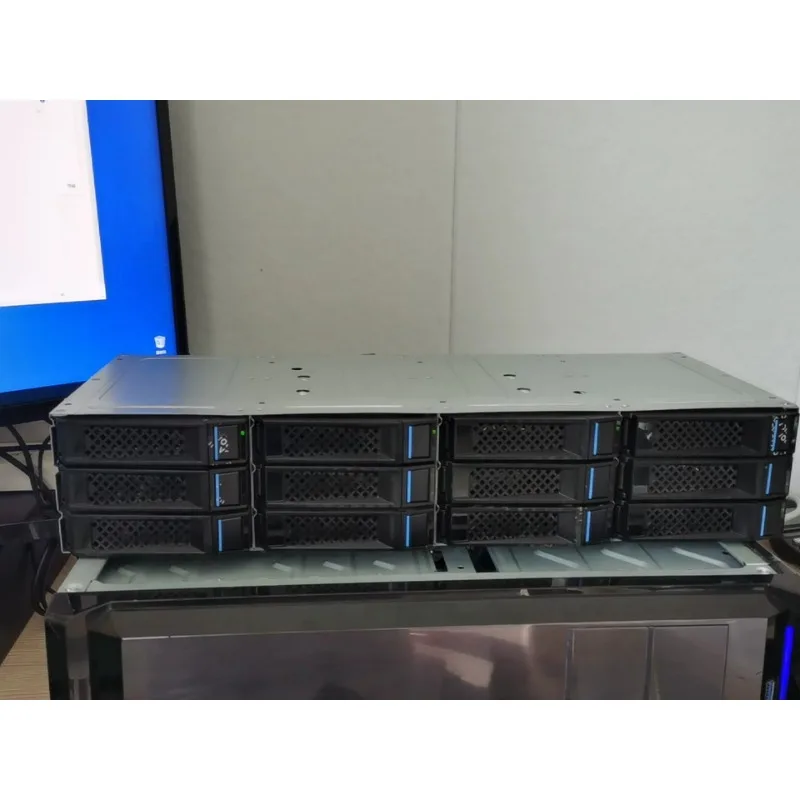 12 Bay 3.5 Inch SATA/SAS Hard Drive Cage Backplane Hot-Swap for NAS Server Rack