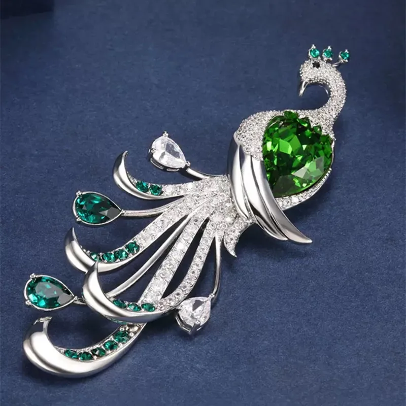 Spilla di pavone di strass di lusso leggero donna spilla animale Unisex coda verde uccello spilla per matrimoni accessori per ufficio per feste regali