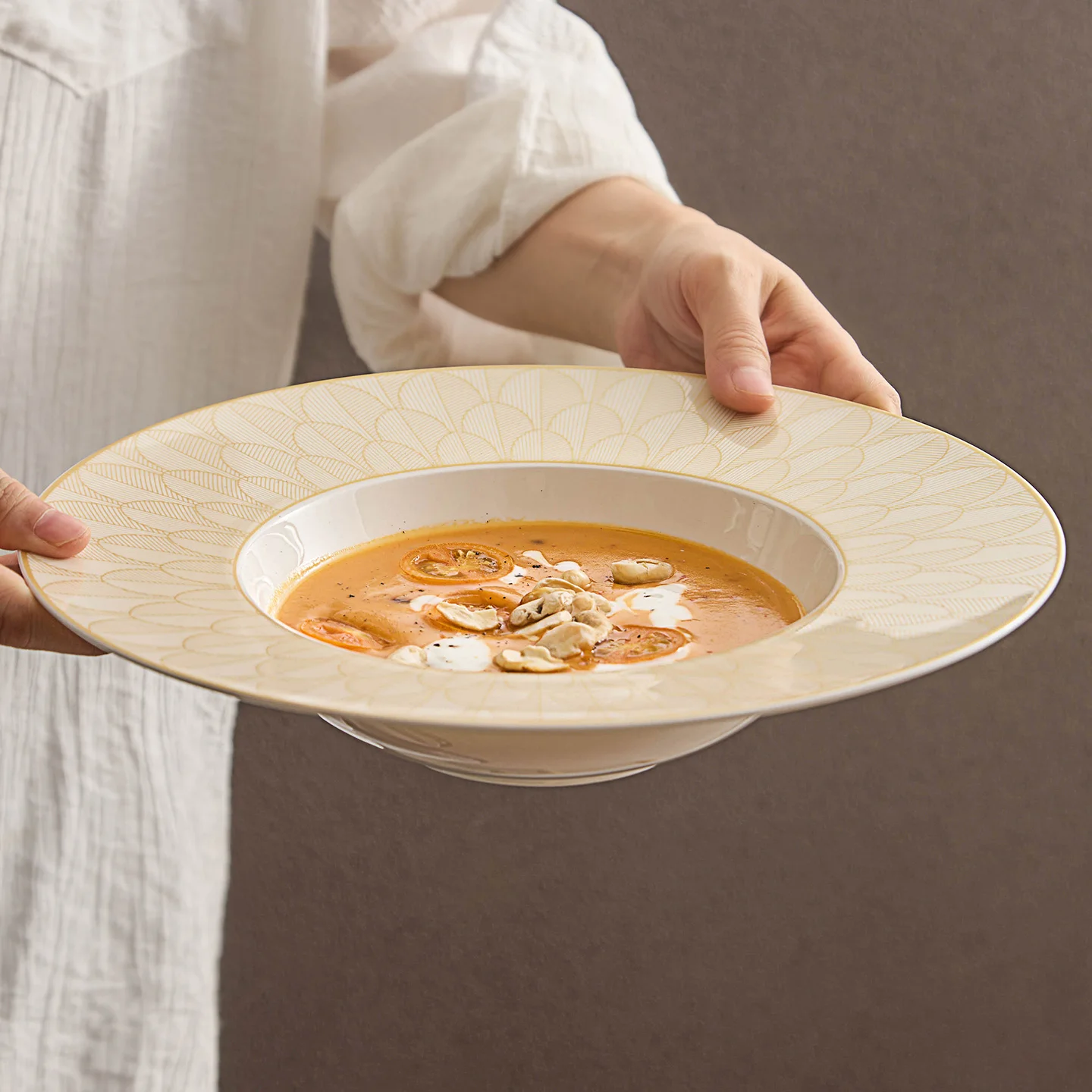 

Легкие роскошные посуды для отелей, макарон, простые бытовые керамические тарелки для хлеба, высококачественные круглые ресторанные десертные тарелки