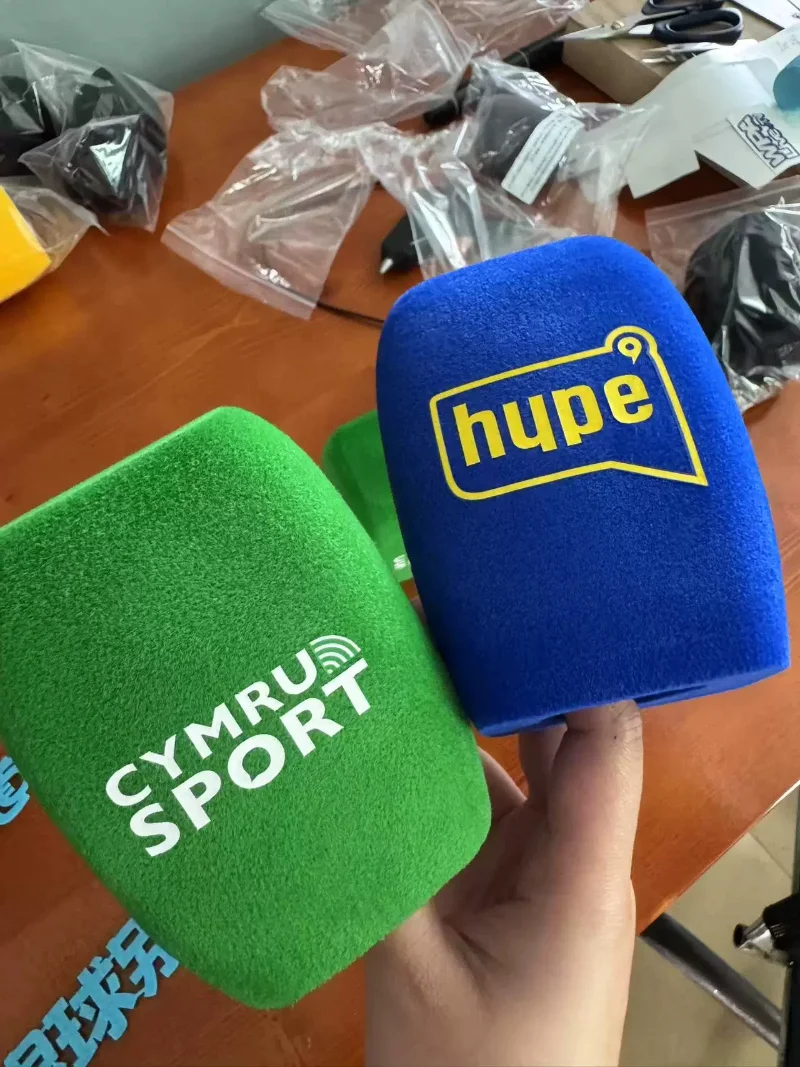 Microfono in schiuma quadrata stampato con logo personalizzato Spugna in schiuma floccata Logo fai-da-te Parabrezza Microfono video Parabrezza Stazioni TV Intervista