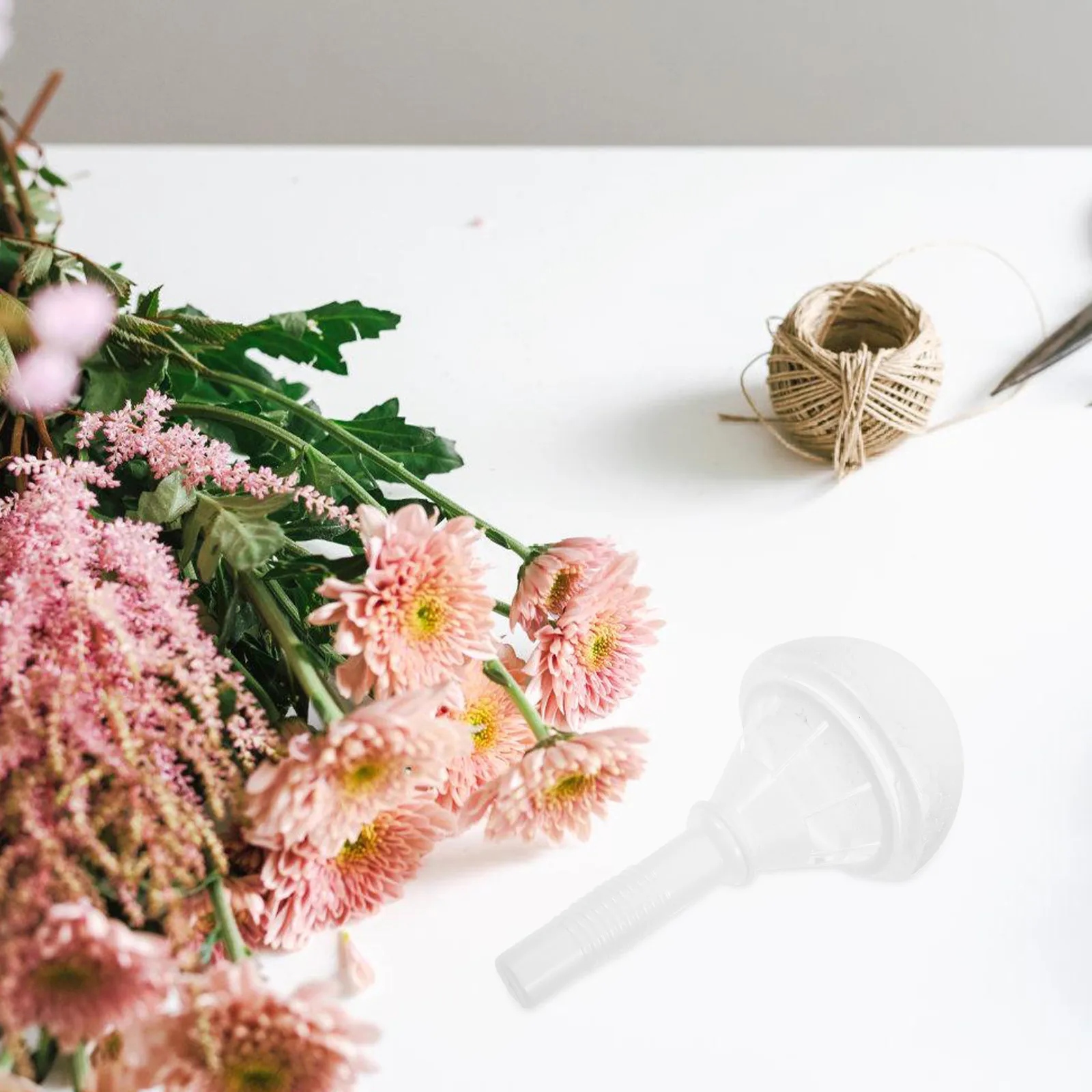 

2 Sets Foam Half Sphere Bridal Bouquet Holders Floral Handles Wedding Bride Bouquet Holders Flower Arrangement Handles