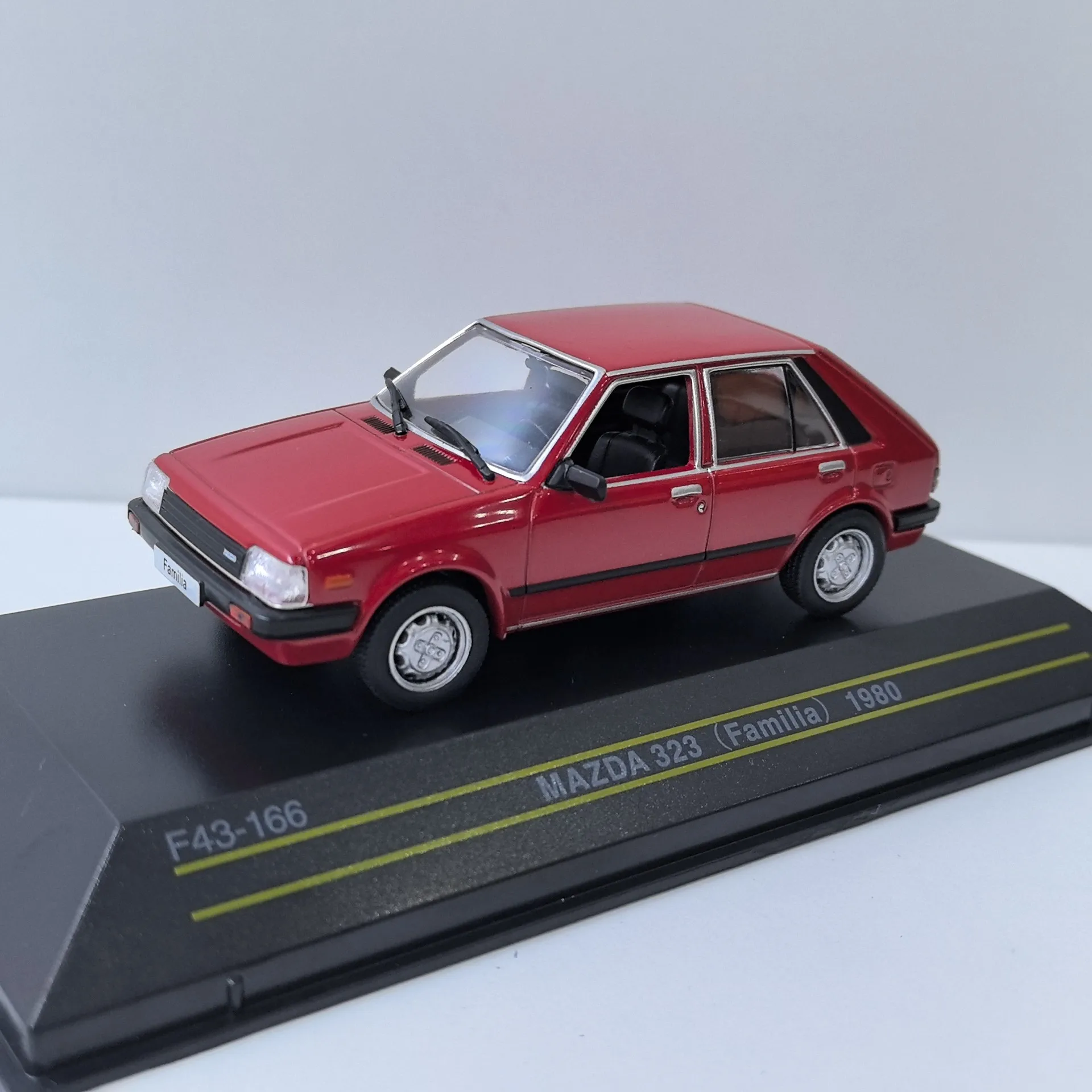 

Diecast IXO 1:43 Scale Mazda 323 Familia 1980 Mazda Alloy Car Model Collectible Toy Gift Souvenir Display Ornament