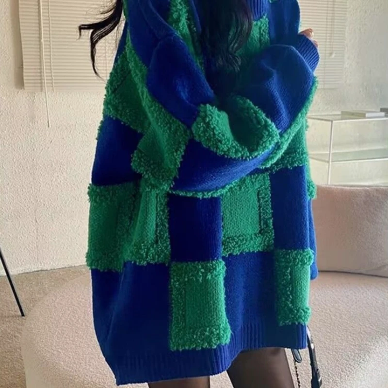 2025 겨울 신상 컬러 블록 체스보드 패턴 두꺼운 레이지 스타일 디자인 여성용 스웨터
