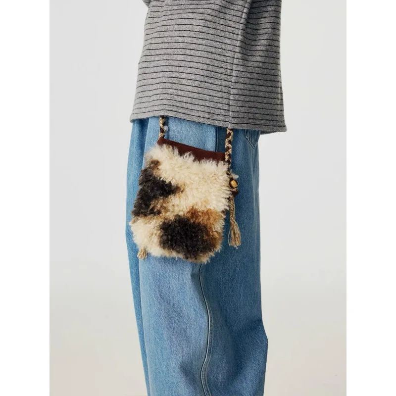 

Пушистая сумка через плечо из овечьей шерсти с узором оленя Сумки через плечо для женщин Маленькие кошельки и сумки с клапаном для телефона Дизайнерская женская сумка