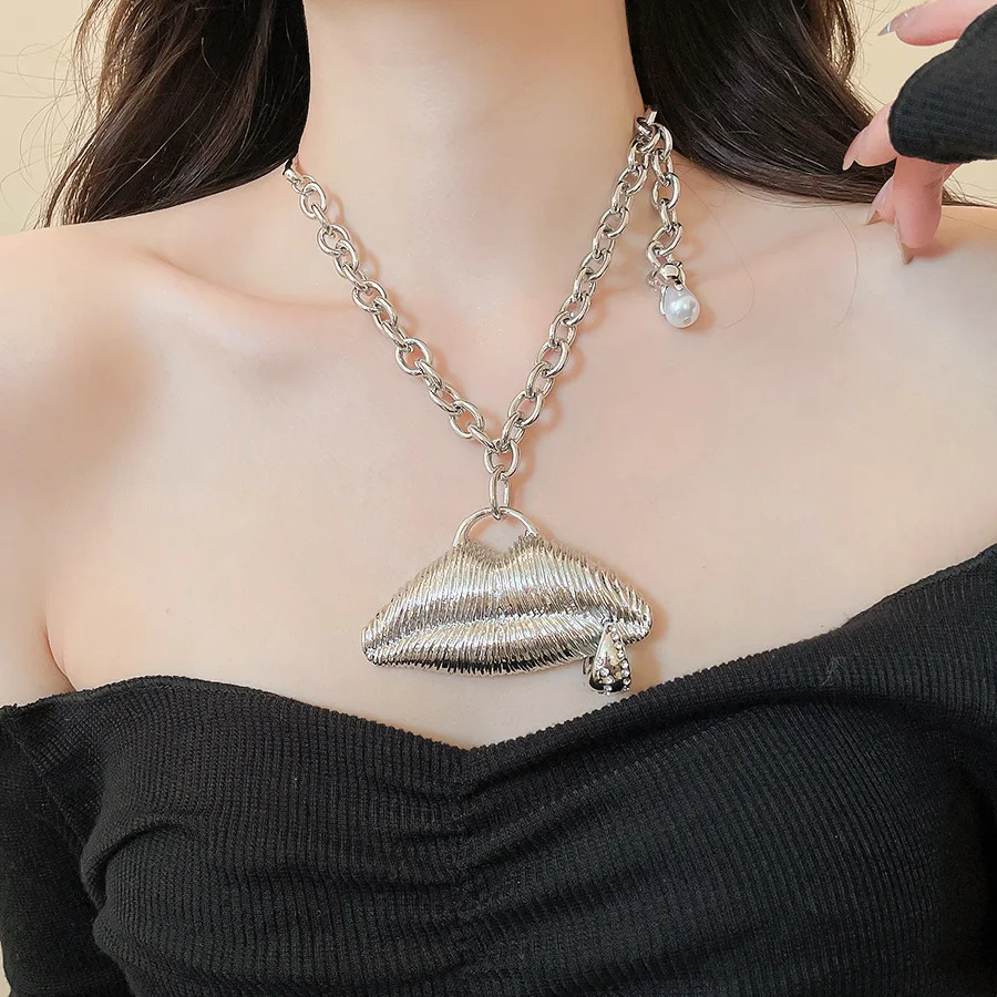 

Vintage Heavy Duty Exaggerated Stripe Mouth Pendant Necklace Thick Chain Gothic Punk Party Jewelry Accessories For Women