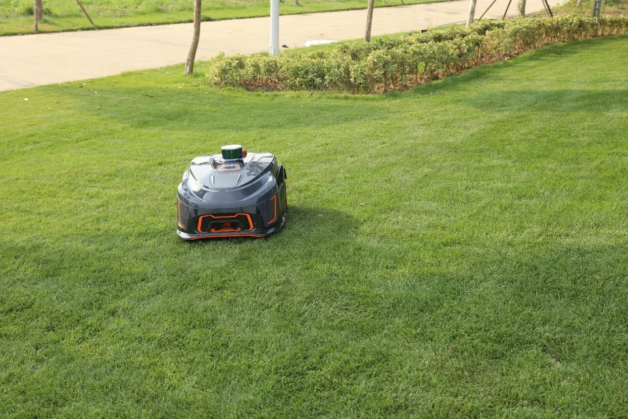 Robotic Lawn Mower 2024 New M28E Wireless 4000sqm Coverage with RTK GPS Navigation