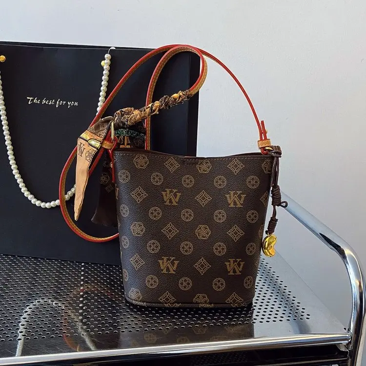 

Urban Underarm Bag, Rich Textured Finish, Detachable Strap for Versatile Wear, Effortless Day Carry, New 2026 Edition