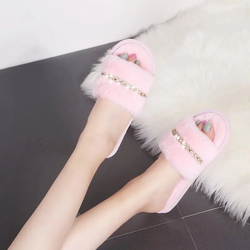 

2025 New Autumn and Winter Faux Faux Flat One-shoulder Cotton Slippers, Fashionable Rhinestone Chain Plush Slippers for Women