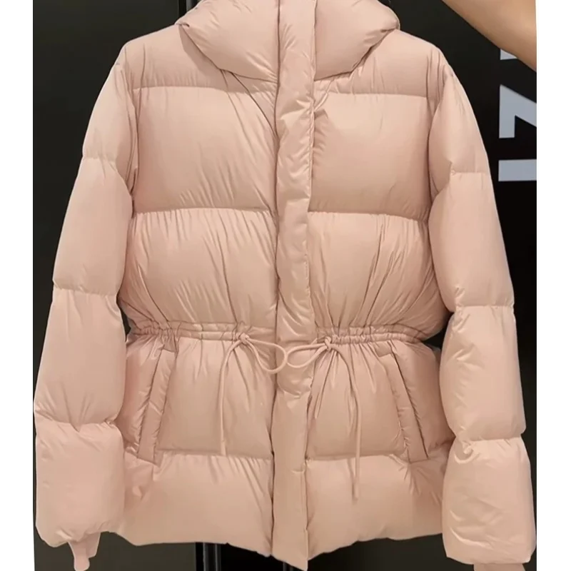 เสื้อแจ็คเก็ตดาวน์แบบมีฮู้ด คอลเลคชั่นฤดูหนาว 2025 ทรงเข้ารูป กระชับเอว ดูเพรียวบาง ทันสมัย ทรงพองหนา อินเทรนด์