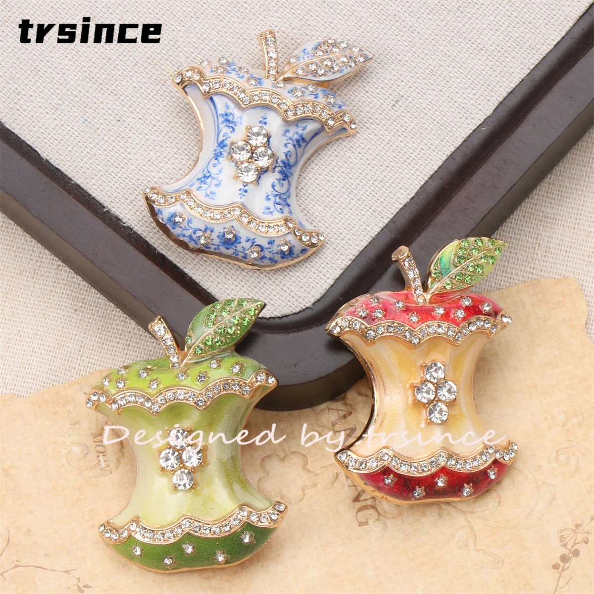 New Arrival Enamel Apple Core Brooch Multi Color Rhinestone Fruit Brooches Women Fashion Pin Costume Jewelry Party Gift