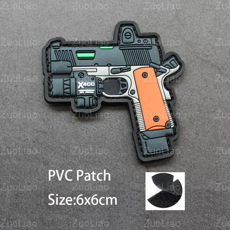 Q-Version Waffe 3D PVC Silikon Moral Armband Taktisches Armband Helm Aufkleber Mini Abzeichen Kampf für Rucksack Jacken Kleidung