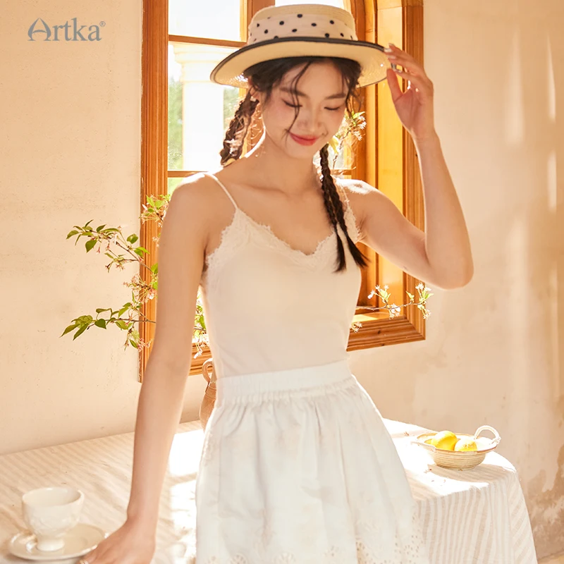 ARTKA 2024 Summer New Women Tops Elegant Lace V-Neck Knitted Slim Camisole SleevelessShort Tank Tops With Bra Pad BA92045X