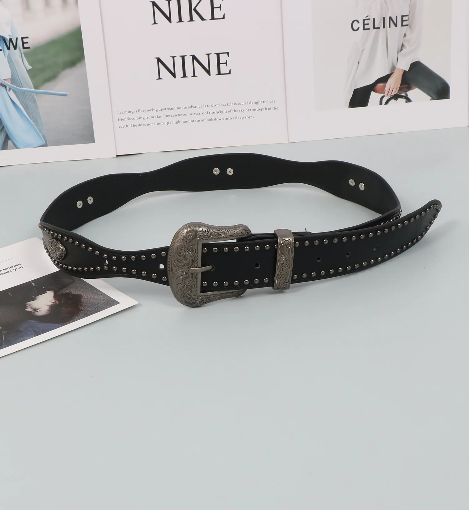 حزام جلد PU بإبزيم معدني على طراز رعاة البقر الغربي للنساء، حزام عريض بإبزيم مزخرف ببرشام عتيق