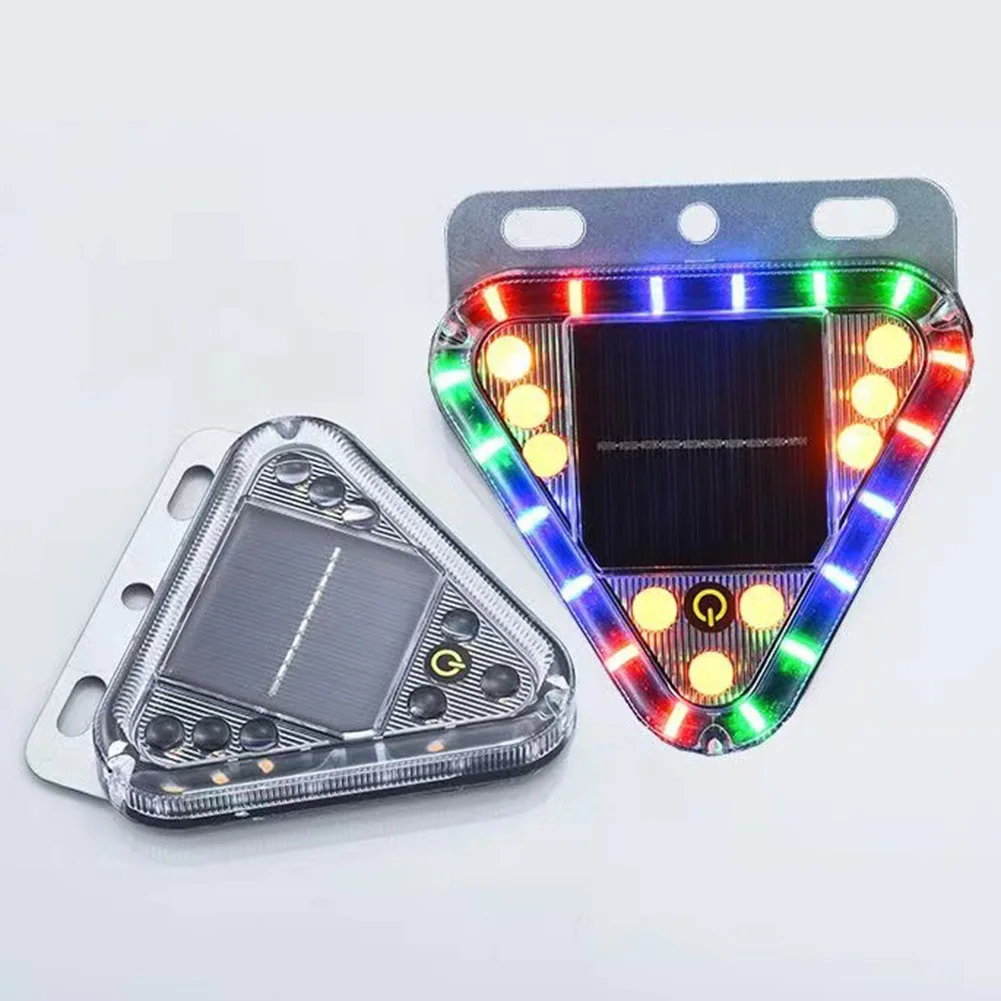 ظروف الطقس المتكافئة كما هو موضح في الصورة LED ضوء وامض يعمل بالطاقة الشمسية يناسب معظم الشاحنات غطاء متين مقاوم للماء للسيارات