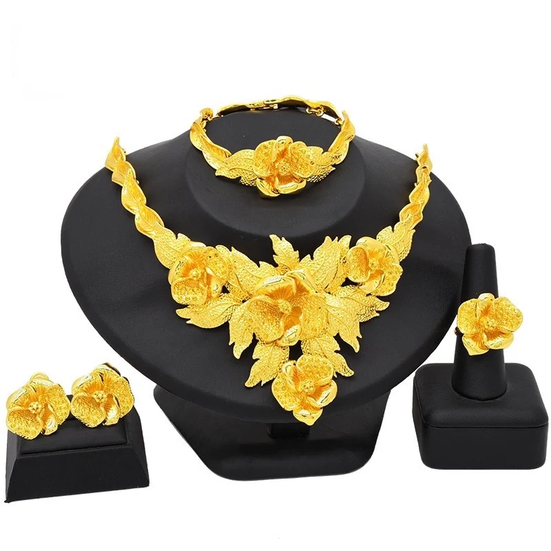 

Комплект из колье, серёг, браслета и кольца, из сплава