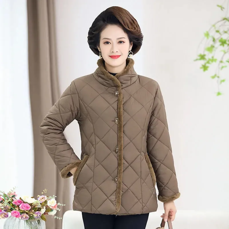 Chaqueta de invierno para mujeres mayores de mediana edad, ropa acolchada de algodón con relleno de terciopelo, cuello de piel nueva para madre,