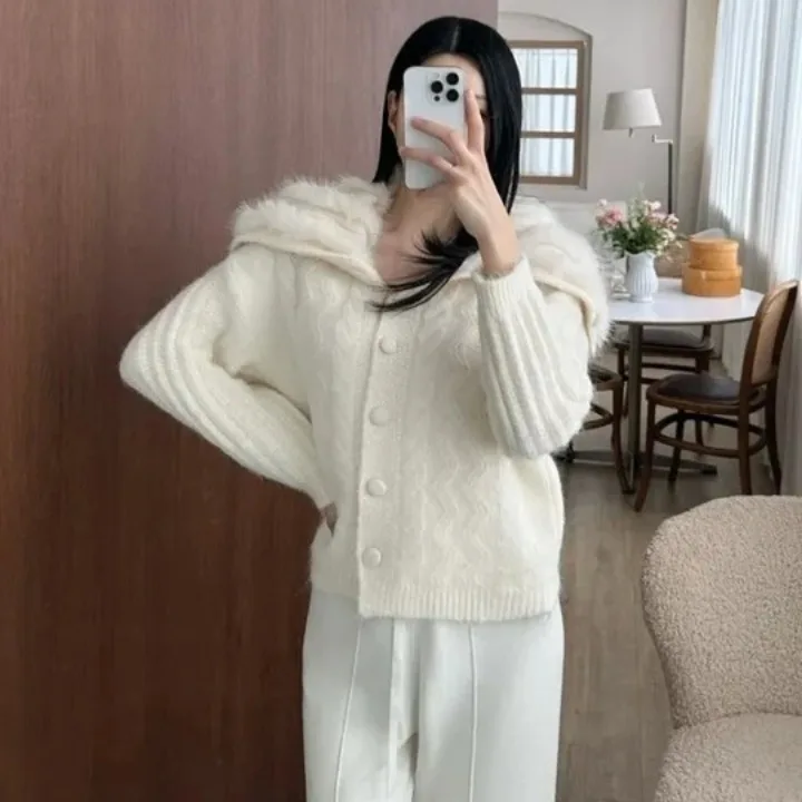 سترة نسائية أنيقة بتصميم ياقة بحرية محبوكة ناعمة معطف صوف الألبكة مع ياقة فرو طويلة Sve طول منتظم