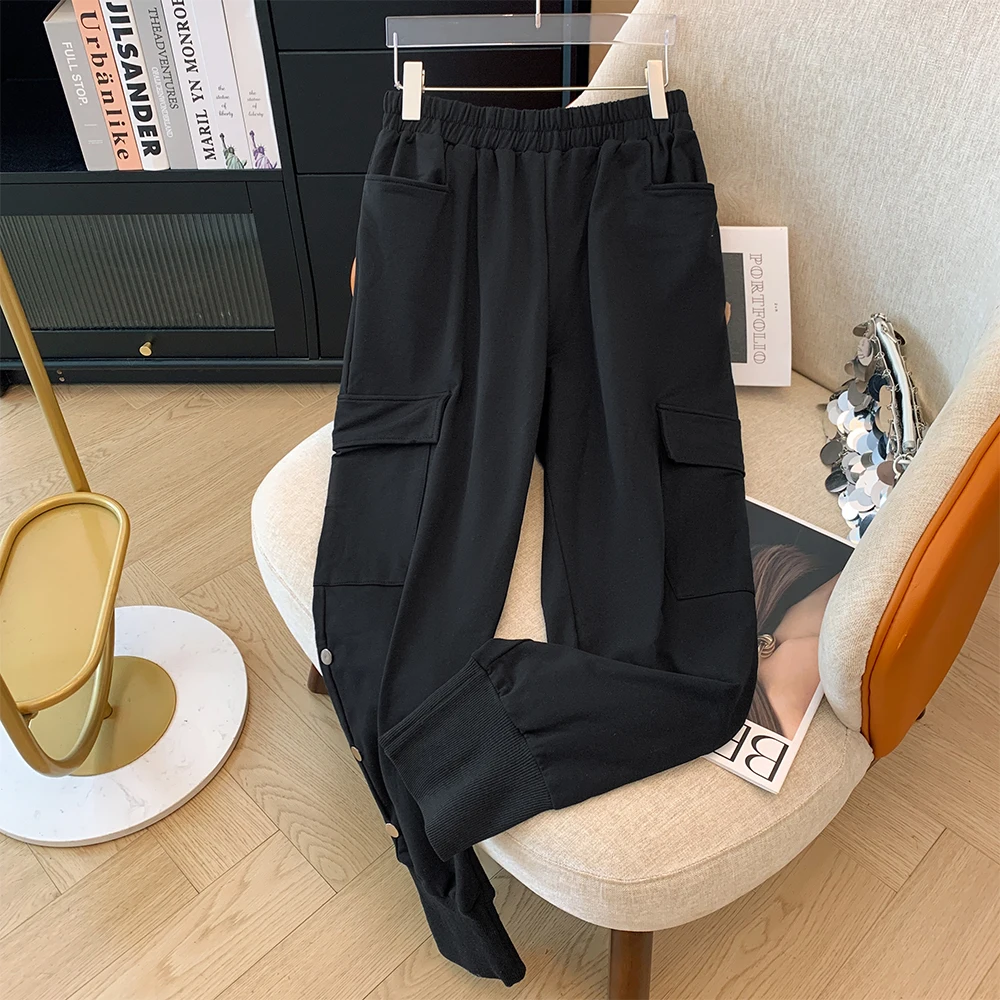 

Spring and autumn women's plus size black casual pants loose elastic waist cargo nine-quarter pants 2024 new big pocket pants