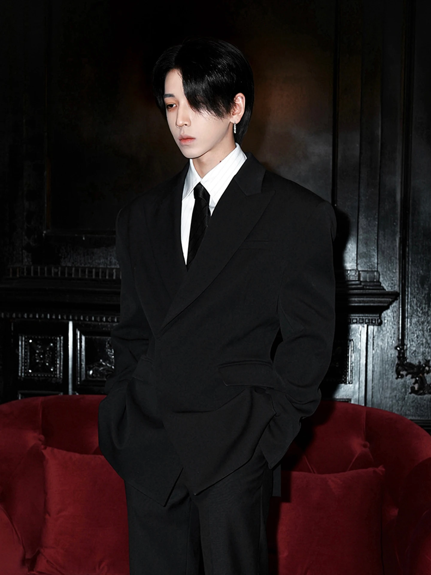 

British Style Men's Black Shoulder Pad Suit Jacket Double Row Buttons Slim Fit Waist Cinched Long Sleeve Youth Fashion