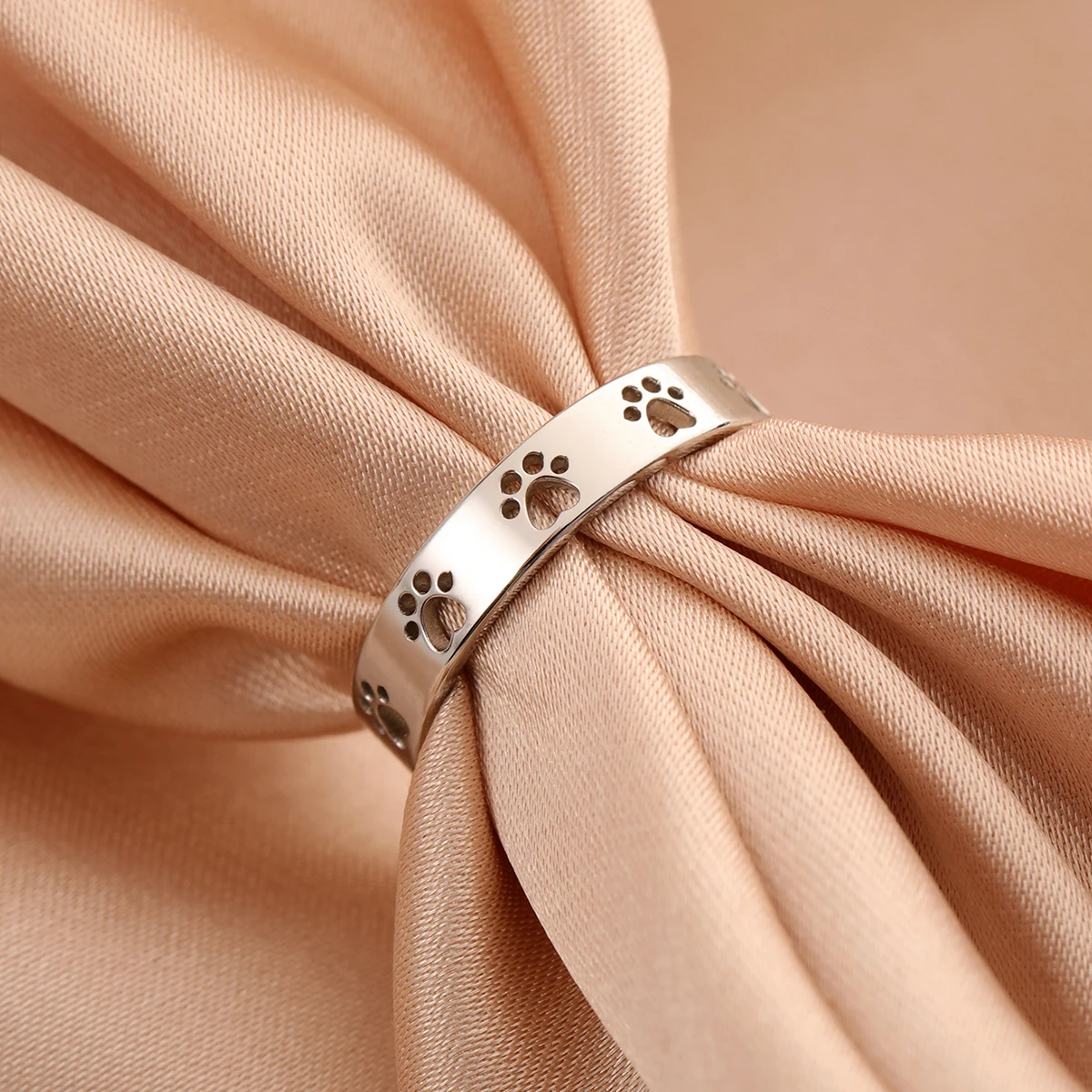 LIKGREAT Cute Hollow Cat Paw Claw Rings For Women Wedding Jewelry Vintage Fashion Animal Footprint Engagement Ring Gift 2025 New