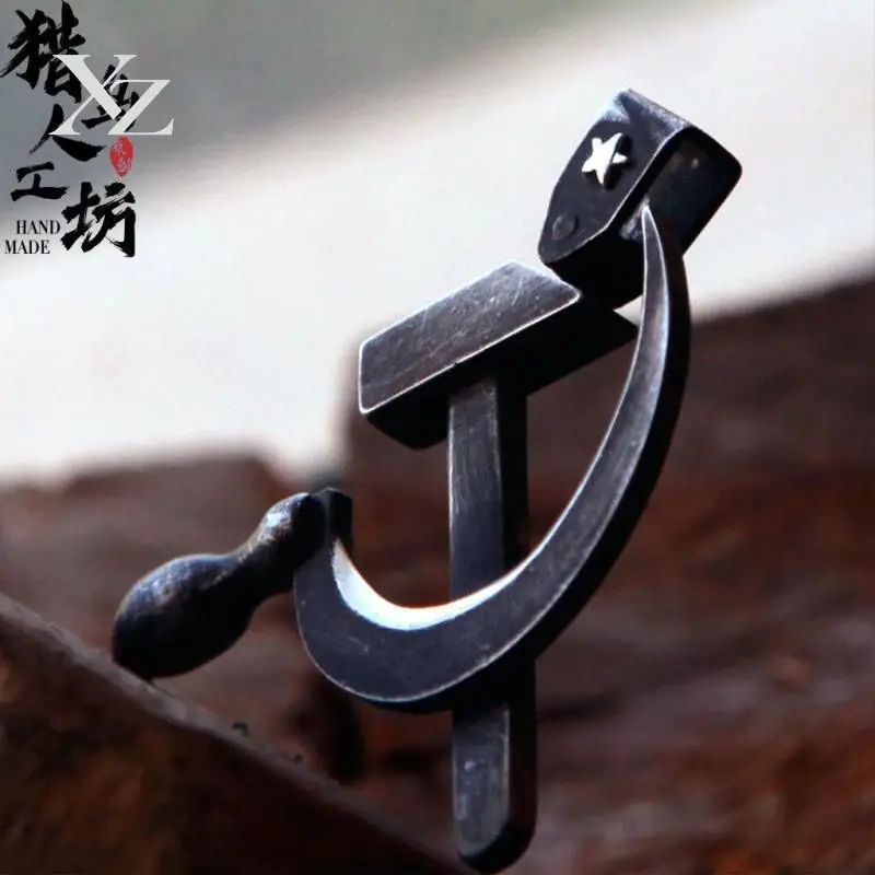Premium Hammer Red Battle Damage Retro Pendant Necklace – Durable Unisex Jewelry Gift For 2024