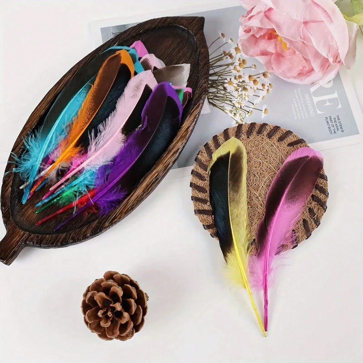 ขนเป็ดธรรมชาติ 100 ชิ้น ขนาด 4-6 นิ้ว สีแดง น้ำเงิน ขาว ขนตกแต่งสำหรับชุดแฟนซี งานแต่งงาน งานคริสต์มาส งานปาร์ตี้