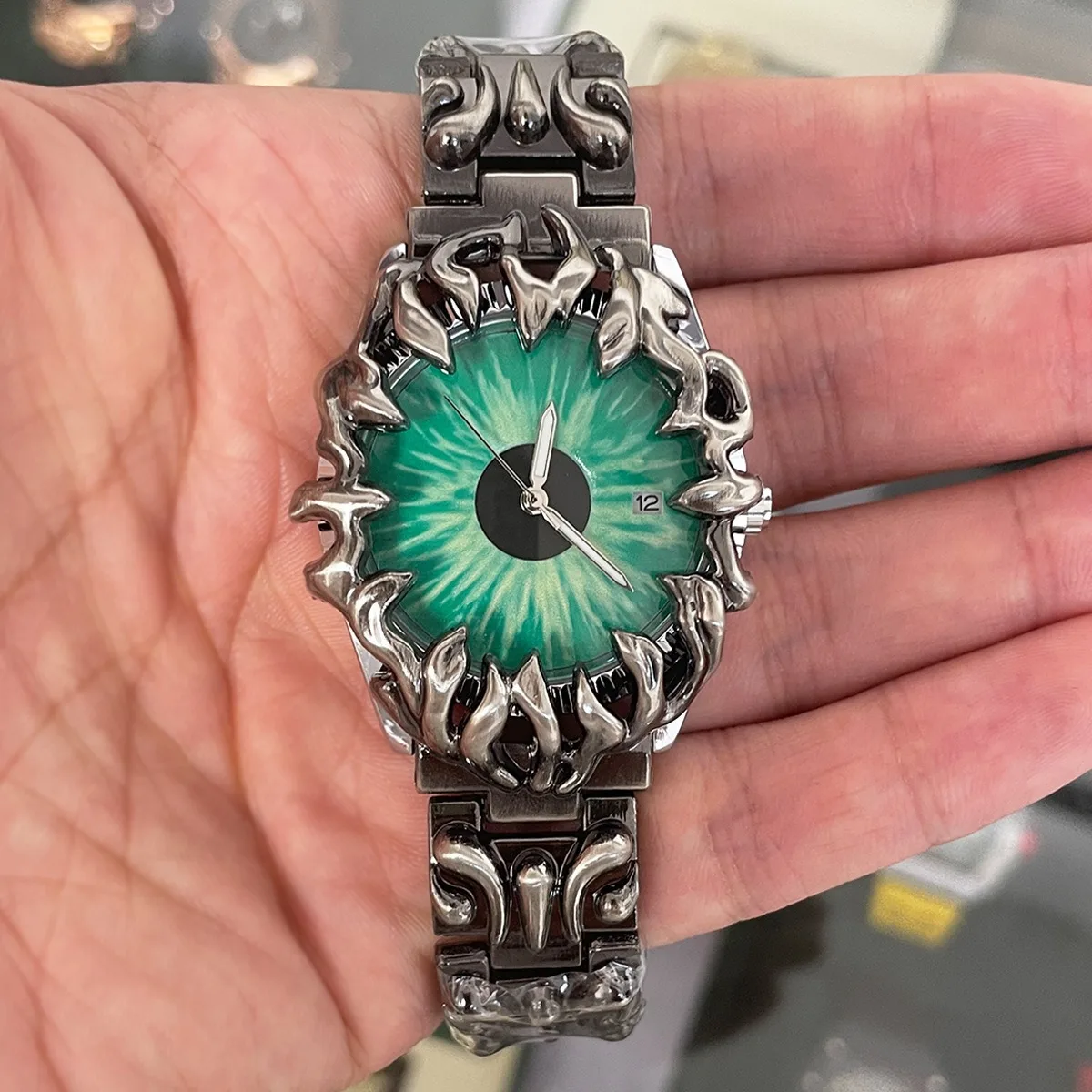 

Y2K Зеленый Дьявол Глаз Кварцевые Часы Мужские Антикварные Алебастр Демон Коготь Специальные Средневековые Старые Уникальные Стальные Мужские Часы Часы AAA