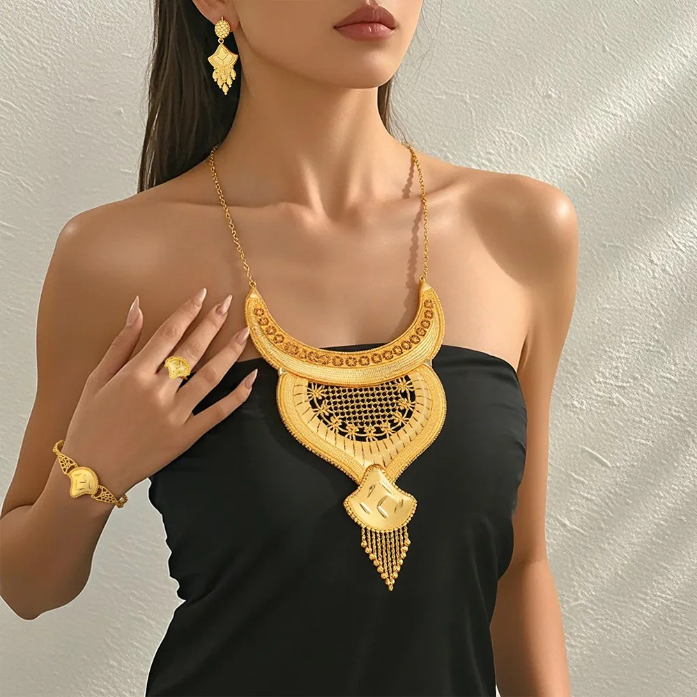 

New Dubai Fashion 24K Gold Plated Necklace, Earrings, Bracelets, Exquisite Engagement Party Jewelry Set fo 55r Lovers