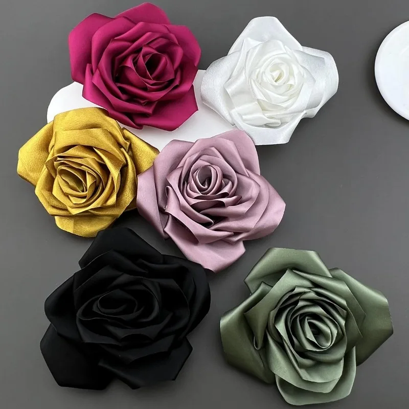 Golden Flower Ladies Brooch Exclusive Fashion 2024 Satin Designer Formal Wear Banquet Gift Pin Brooch For Women Fashion Jewelry