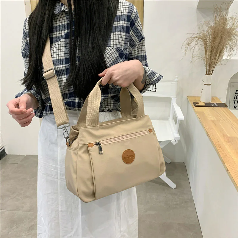 Bolso de mano de nailon con etiqueta redonda para mujer, bandolera de un solo hombro, gran volumen, multicapa