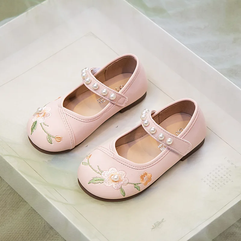 

Girls' Sweet Leather Shoes Chinese Embroidered Classical Casual Princess Shoes for Party Wedding Show Flower with Simple Pearl