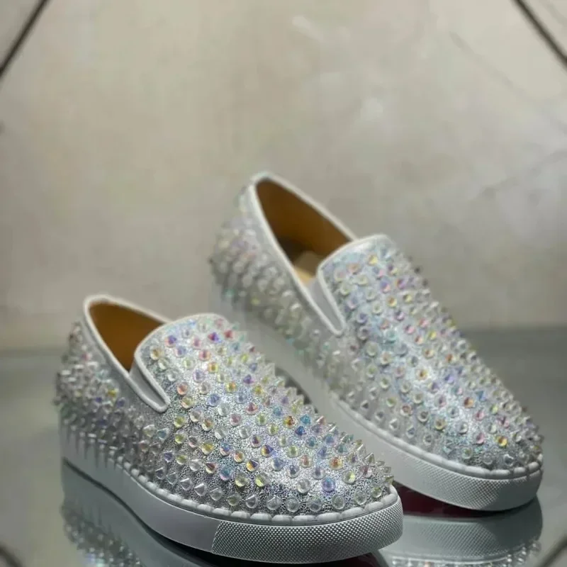 

Hot Luxury Low Top Men Trainers Spiked White Glitter Genuine Leather Rivets Flats Sneakers Driving Shoes Slip On Footwear