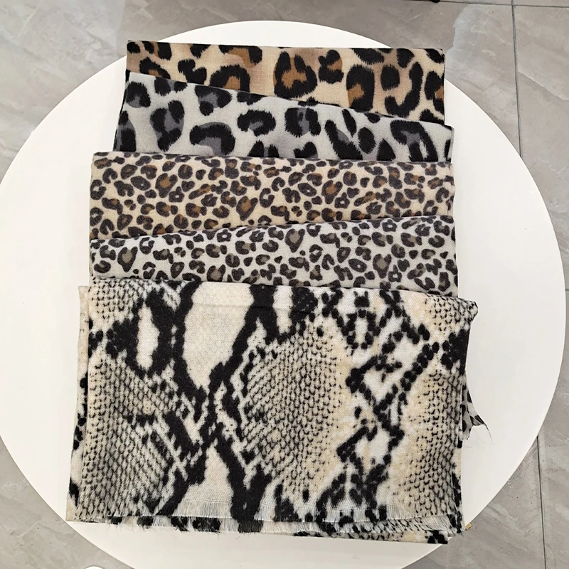 New Printed Leopard Imilation Cashmere Scarf For Women Long Pashmina Shawl Wrap Design Luxury Thick Stole Echarpe 200*80cm