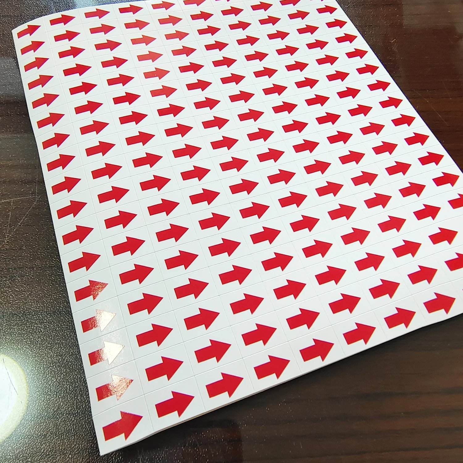 1000pcs 12x9mm Red Arrow Paper Label Sticker for Direction Indication or Product Processing Plant Procedures Defect Mark